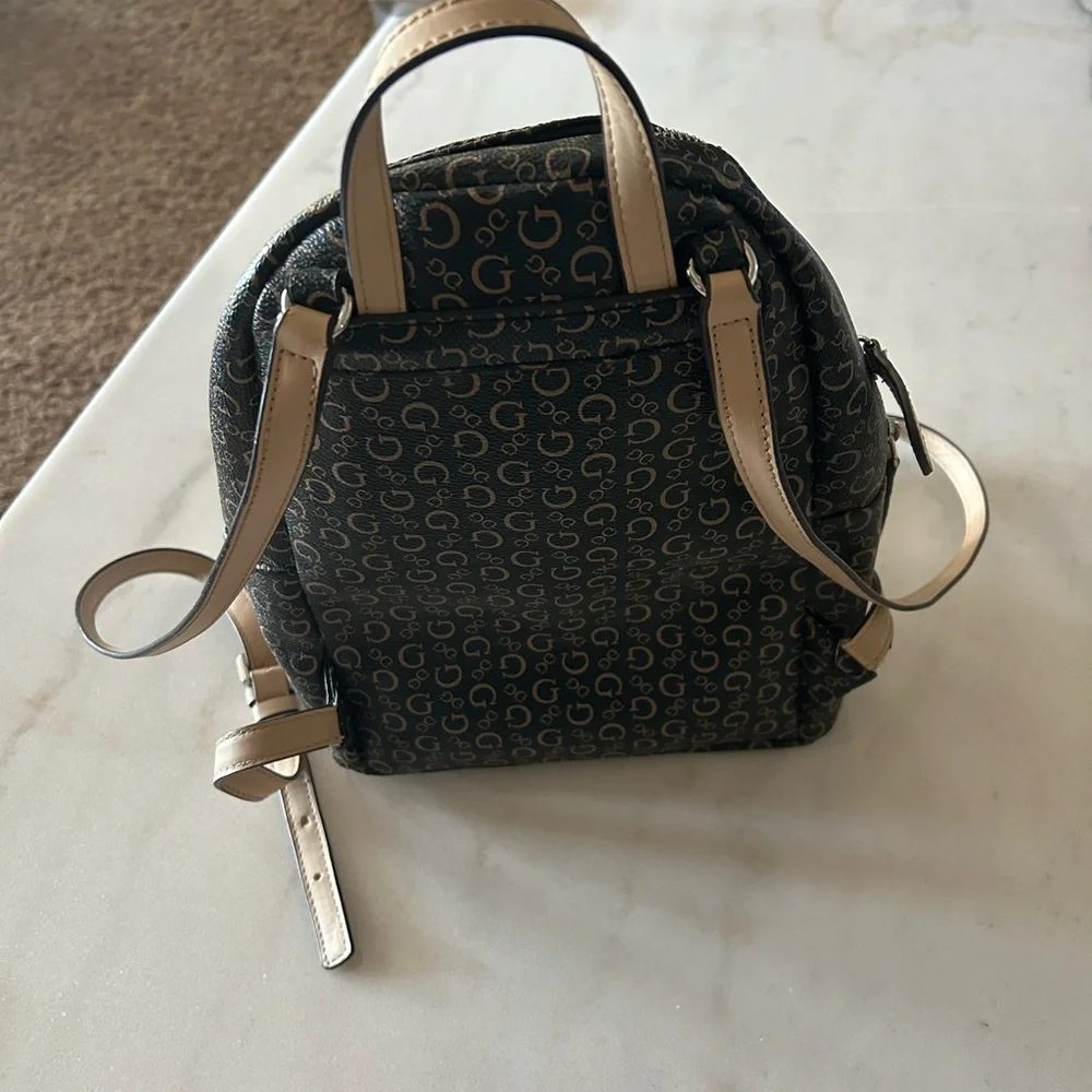 Guess mini backpack - Picture 3 of 3